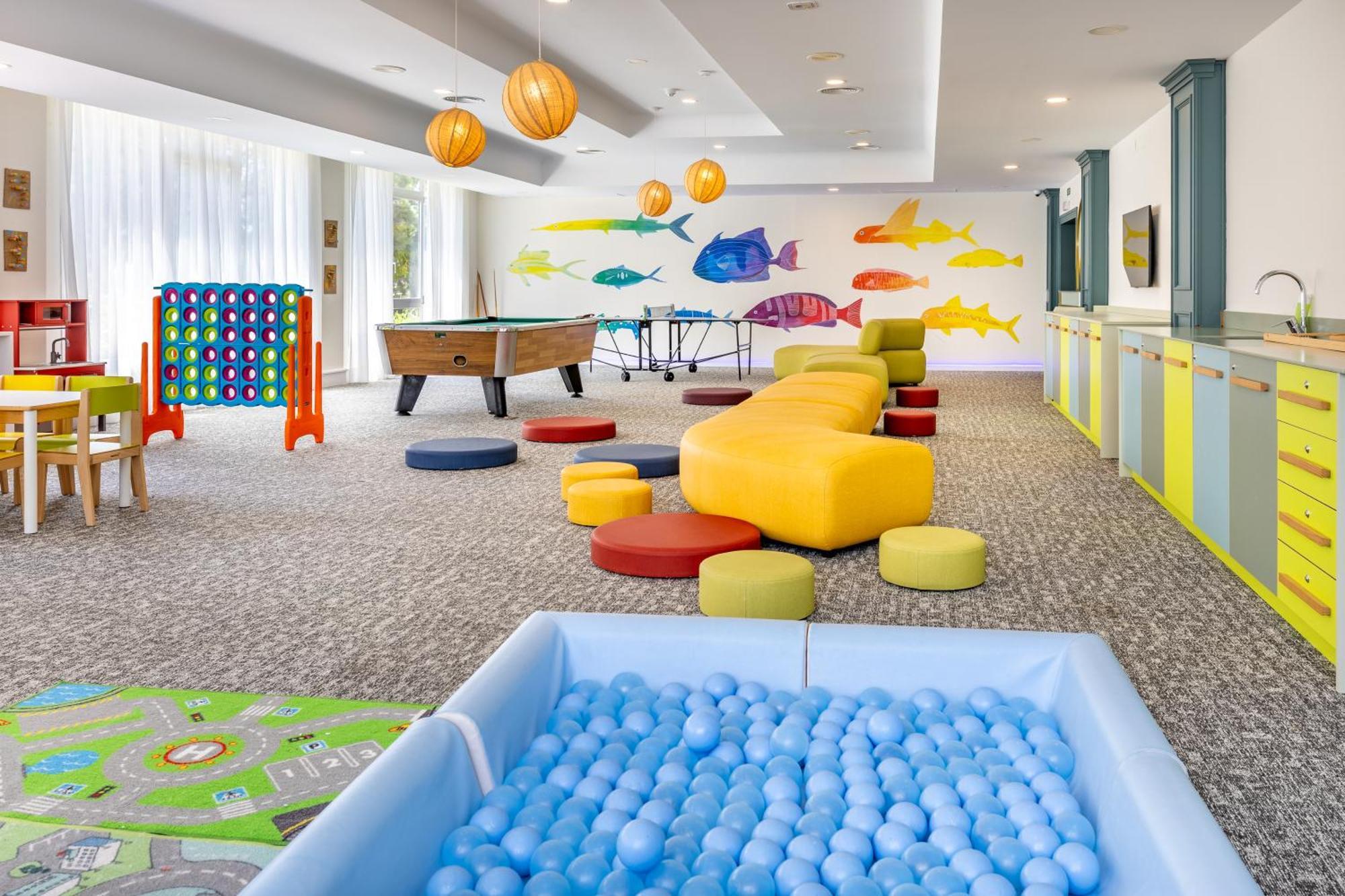 Grupotel Parc Natural & Spa ปลายาเดมูโร ภายนอก รูปภาพ The children's playroom at the hotel
