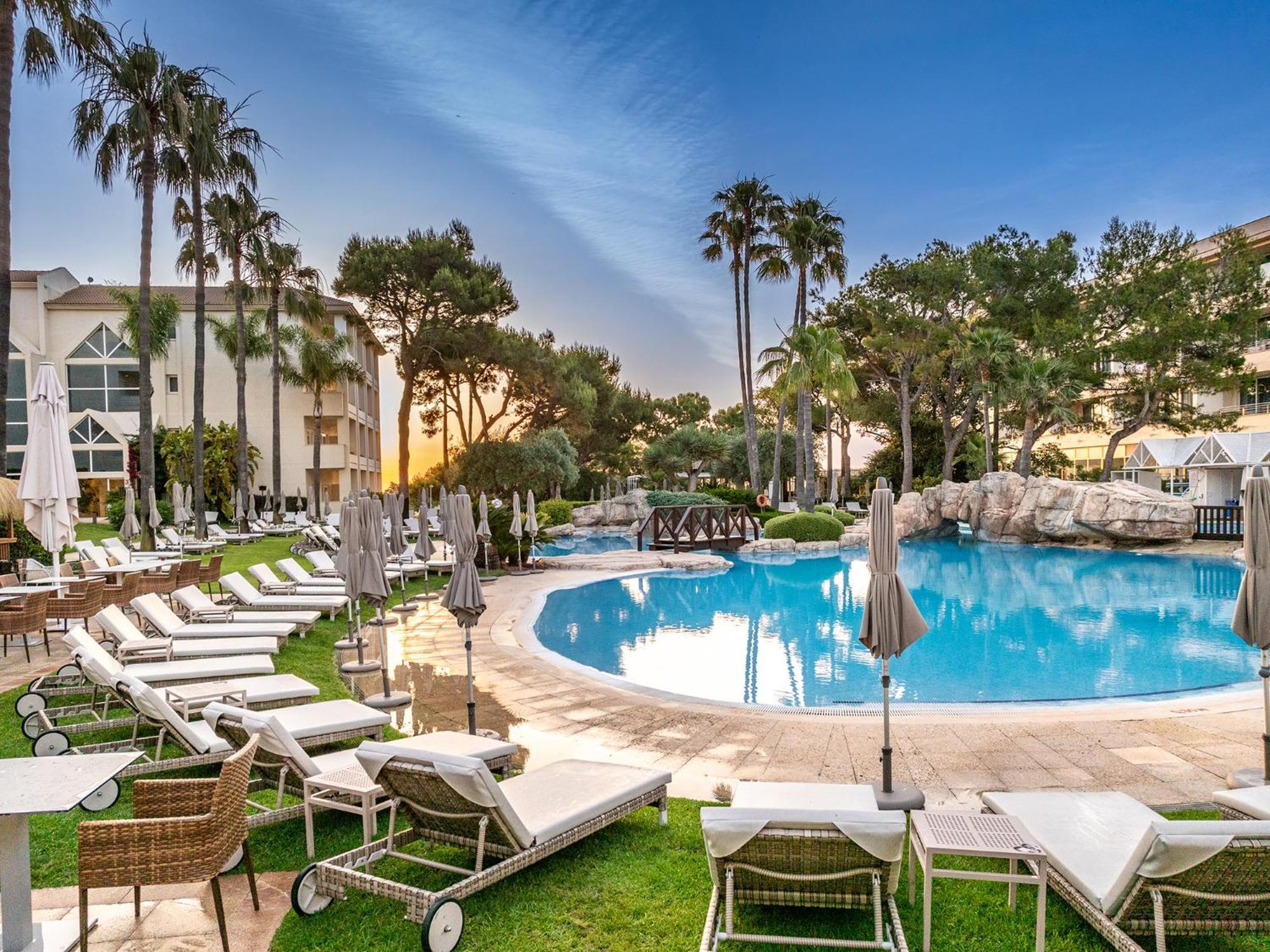 Grupotel Parc Natural & Spa ปลายาเดมูโร ภายนอก รูปภาพ The pool at the Hotel Majestic