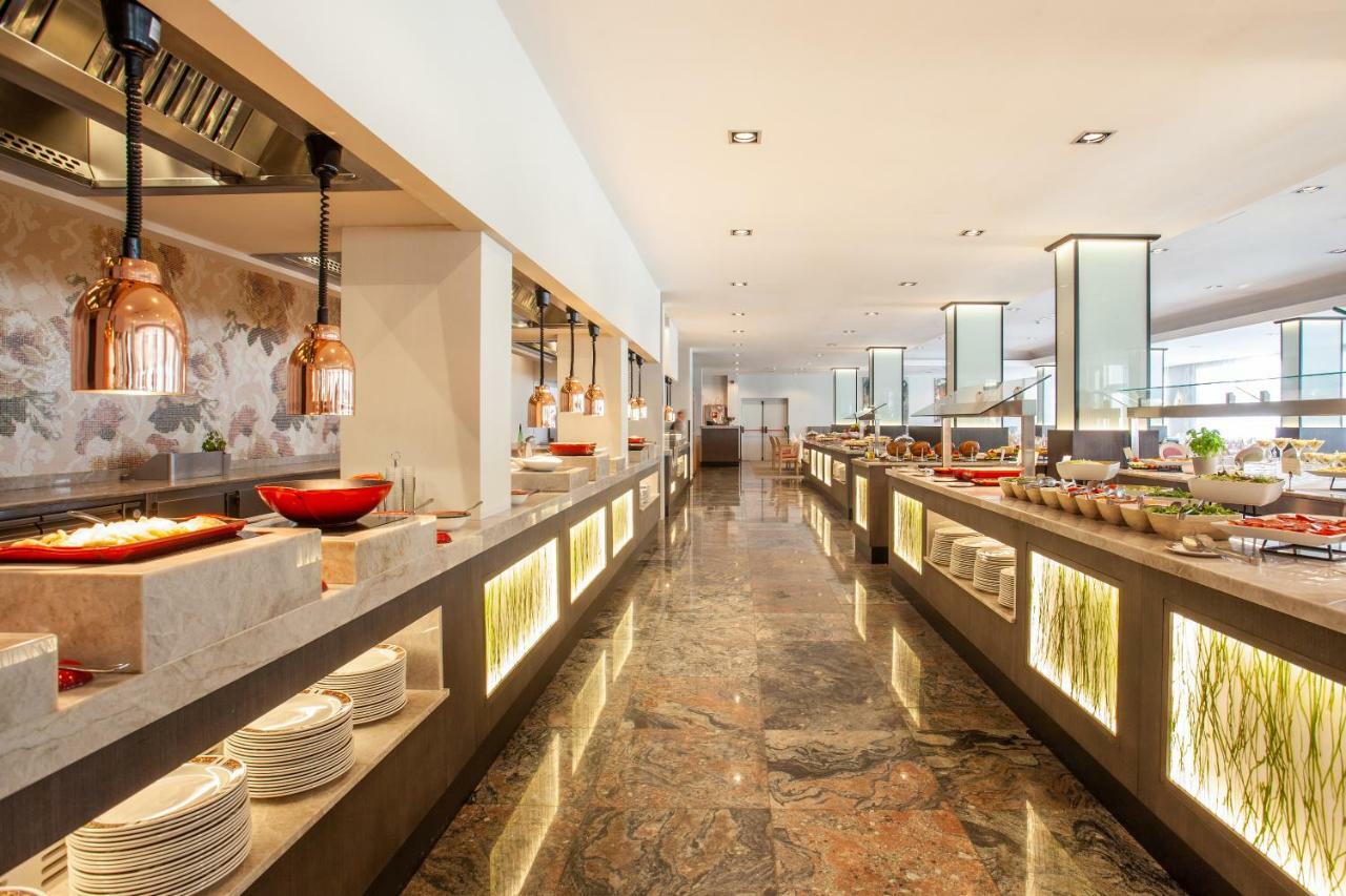 Grupotel Parc Natural & Spa ปลายาเดมูโร ภายนอก รูปภาพ The buffet at the hotel